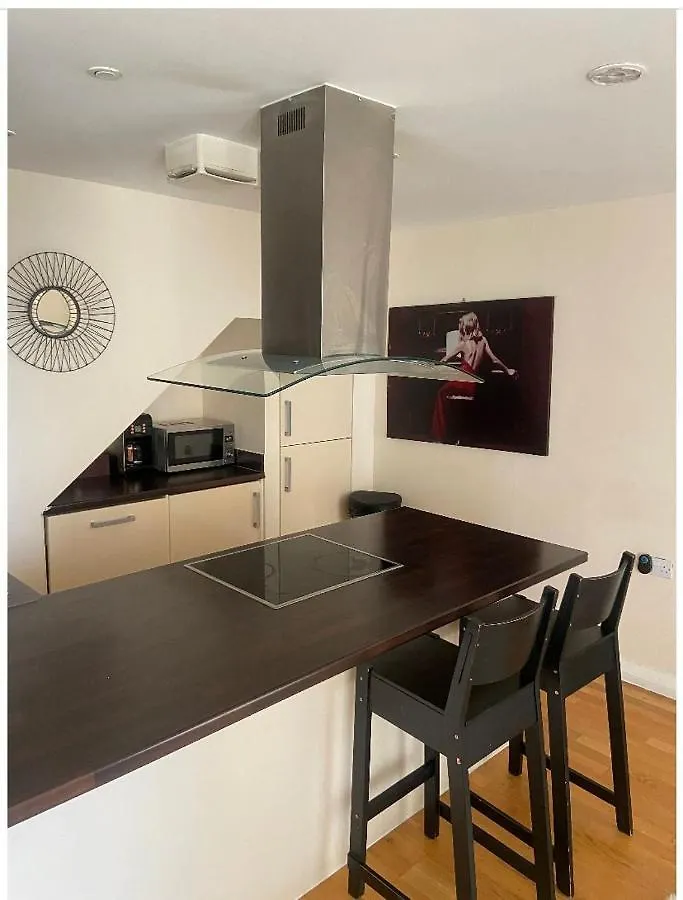 Lovely 2Br Apartment W/ City View London