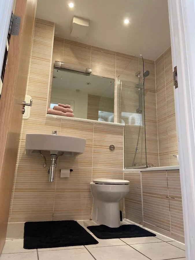 Lovely 2Br Apartment W/ City View London 0*,